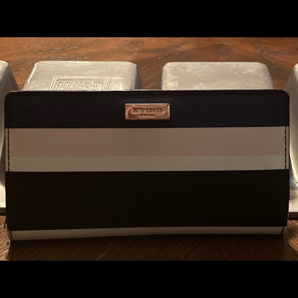 Kate Spade Wallet - Picture 2 of 12